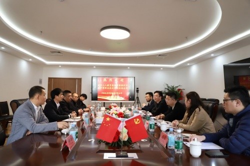 南京人人教育集团领导一行莅临滁州中航中职学校洽谈合作